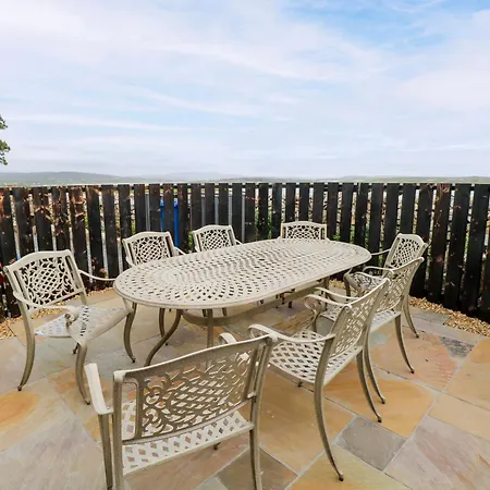 Nead Na Bhfainleog Swallows Nest *