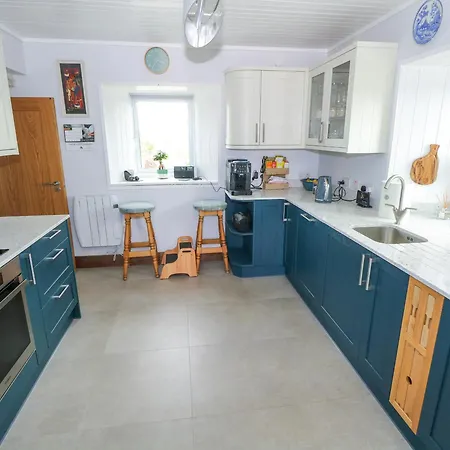 Nead Na Bhfainleog Swallows Nest *