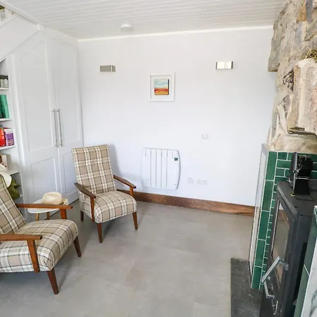 Nead Na Bhfainleog Swallows Nest * Aughrus More